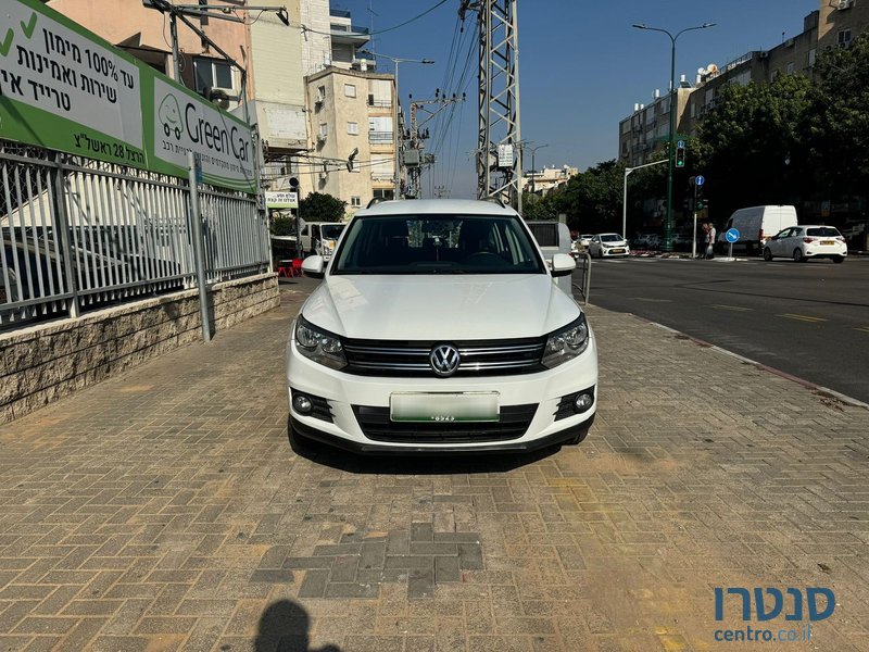 2015' Volkswagen Tiguan photo #1