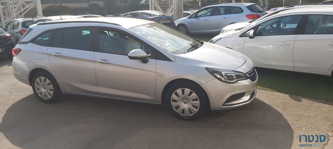 2017' Opel Astra photo #2