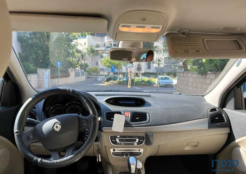 2011' Renault Megane רנו מגאן photo #4