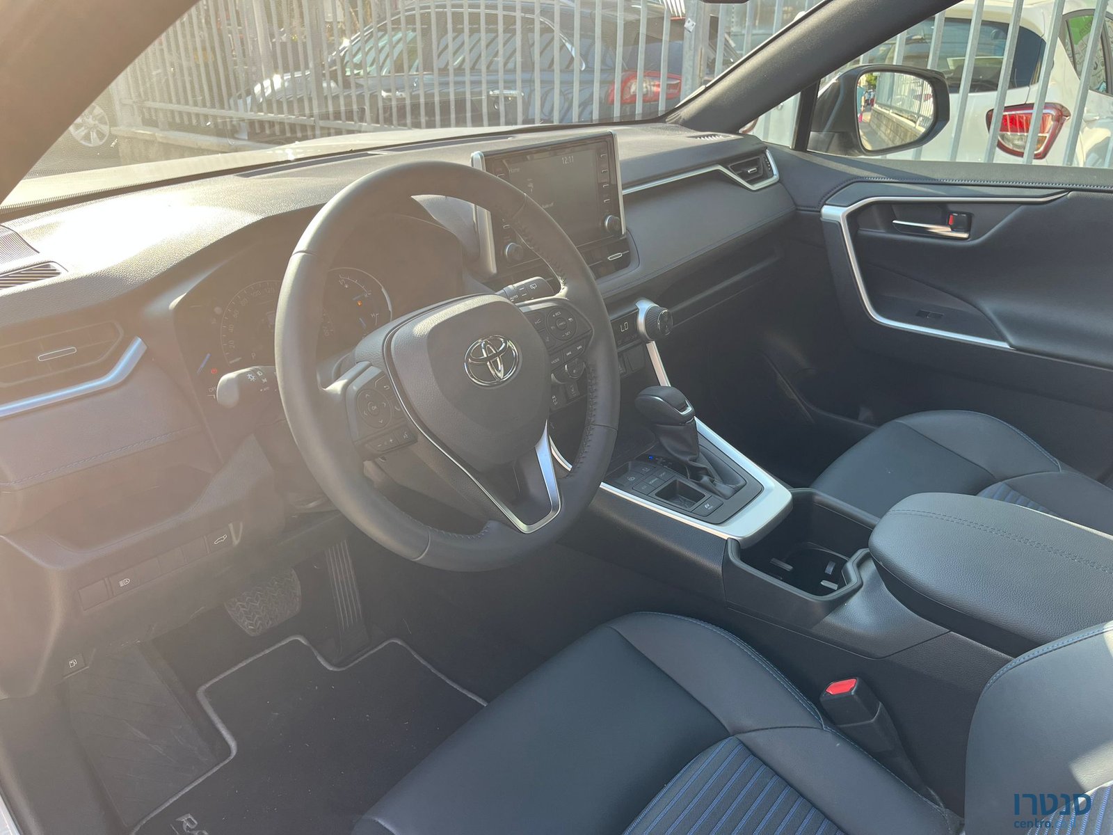 2020' Toyota RAV4 photo #2