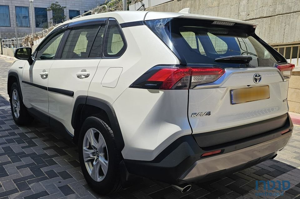 2019' Toyota RAV4 photo #3