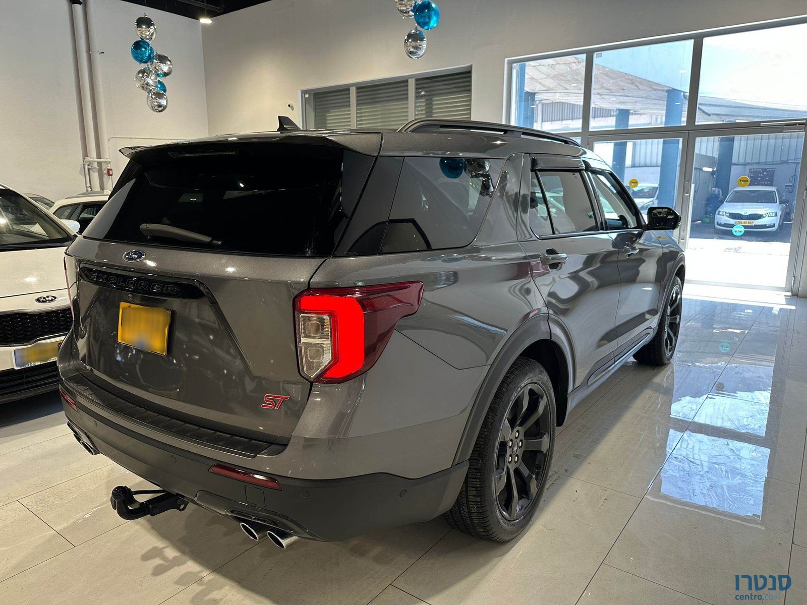 2021' Ford Explorer photo #3