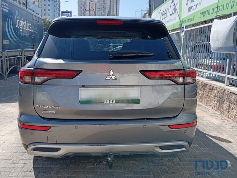 2023' Mitsubishi Outlander photo #4