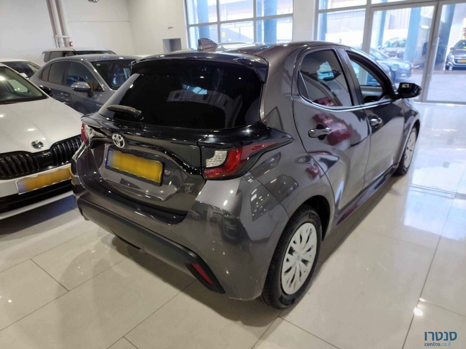 2021' Toyota Yaris ACTIVE photo #3