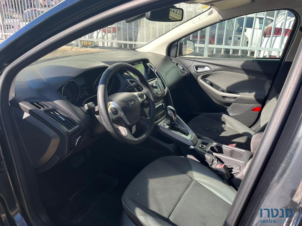 2013' Ford Focus photo #3