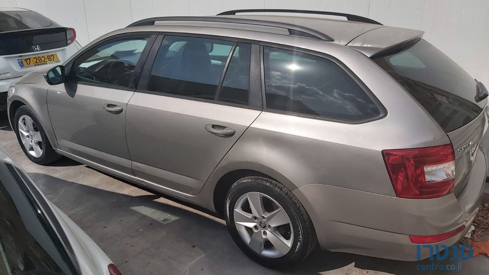 2015' Skoda Octavia photo #2