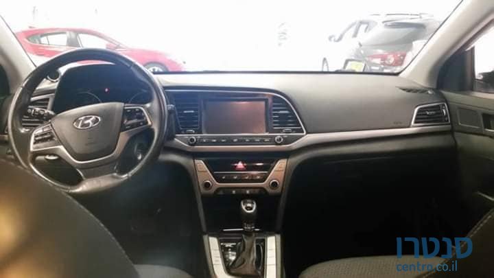 2017' Hyundai Elantra photo #3