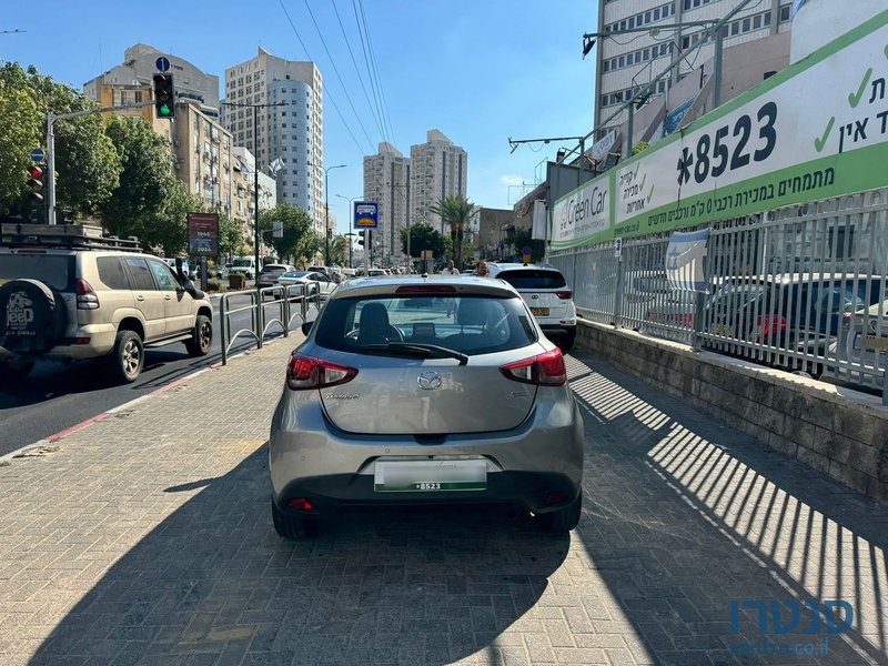 2018' Mazda 2 photo #5