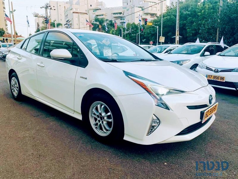 2016' Toyota Prius photo #2