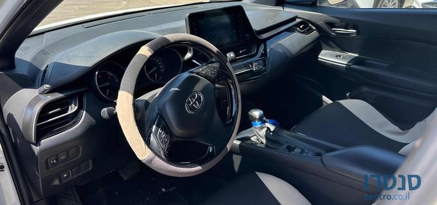 2020' Toyota C-HR טויוטה photo #2