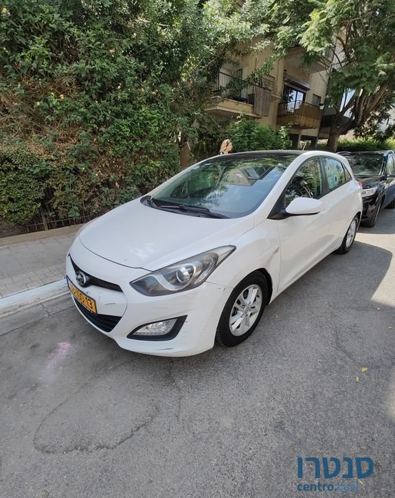 2012' Hyundai i30 יונדאי photo #3