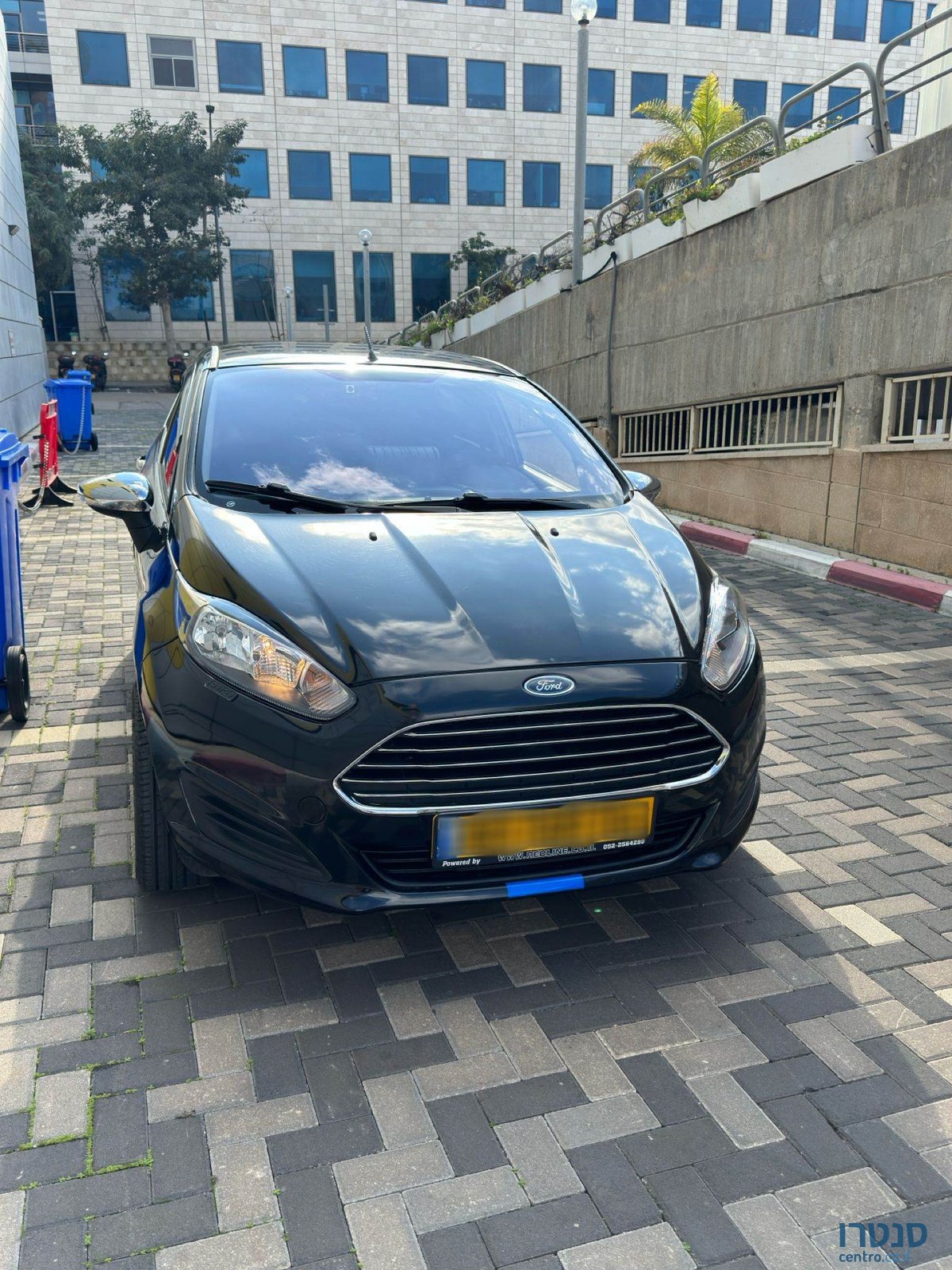 2015' Ford Fiesta photo #2