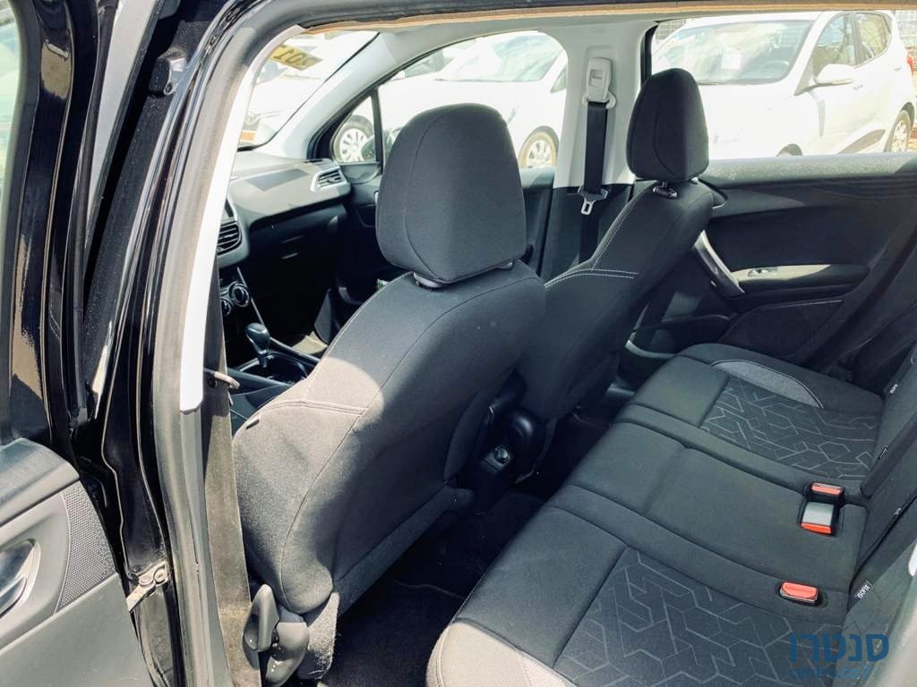 2017' Peugeot 2008 photo #5