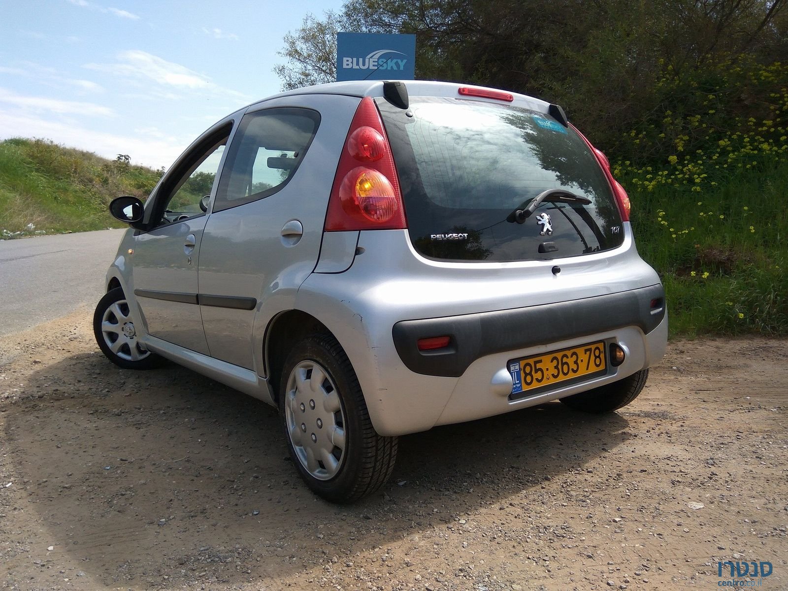 2012' Peugeot 107 photo #3