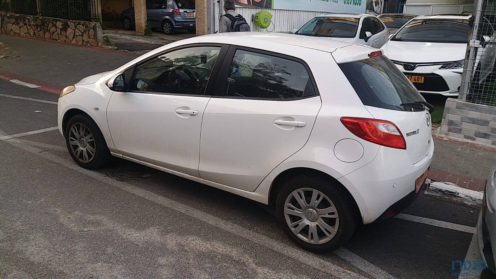 2015' Mazda 2 photo #2
