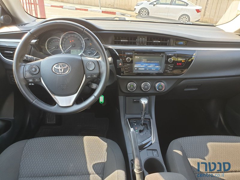 2015' Toyota Corolla photo #2