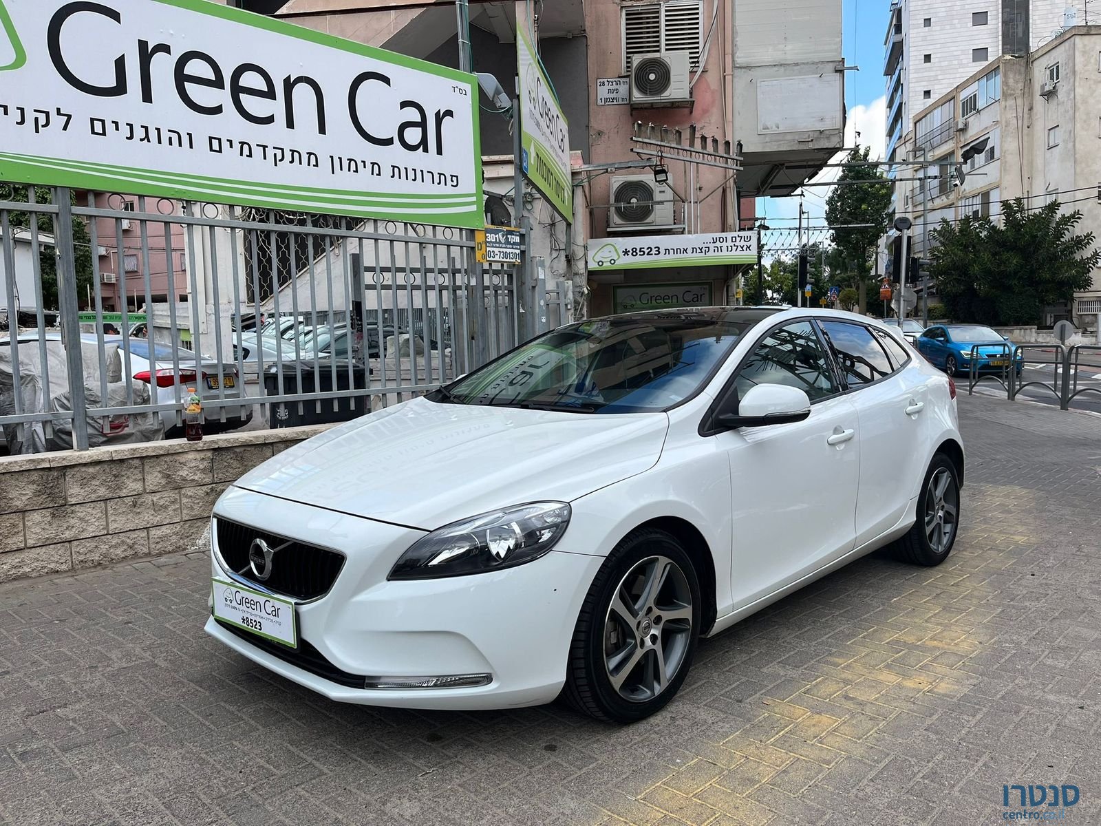 2020' Volvo V40 photo #7