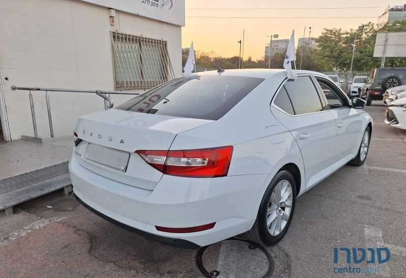 2020' Skoda Superb סקודה סופרב photo #2