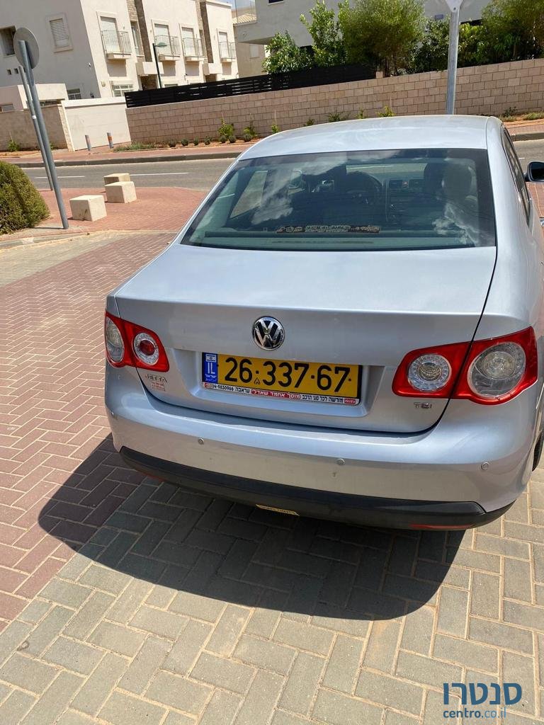 2009' Volkswagen Jetta photo #3