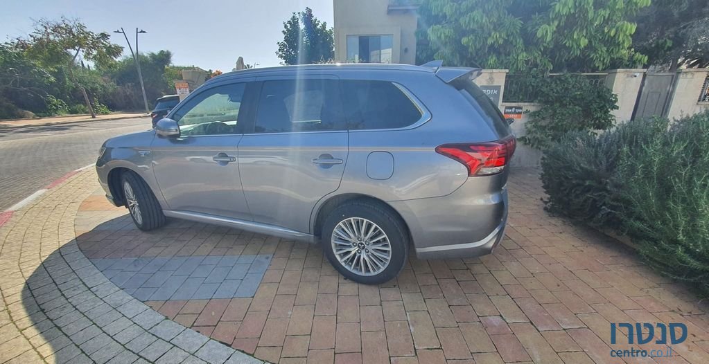 2020' Mitsubishi Outlander מיצובישי אאוטלנדר photo #3