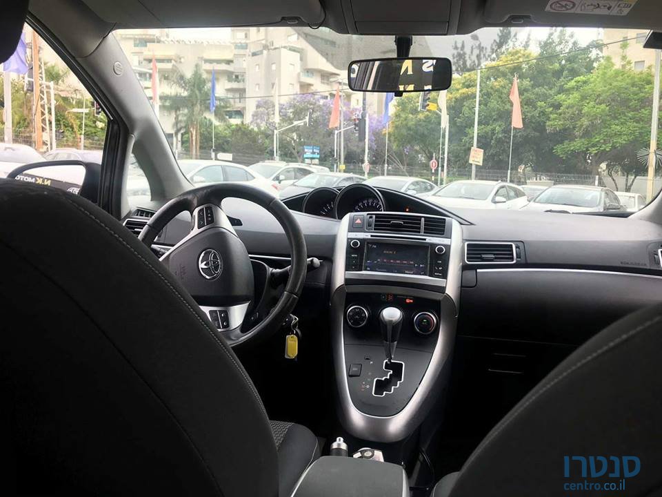 2015' Toyota Verso photo #1