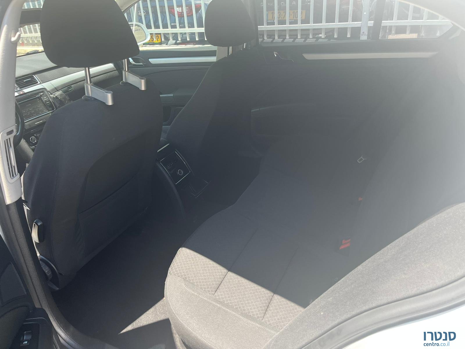 2014' Skoda Superb photo #5