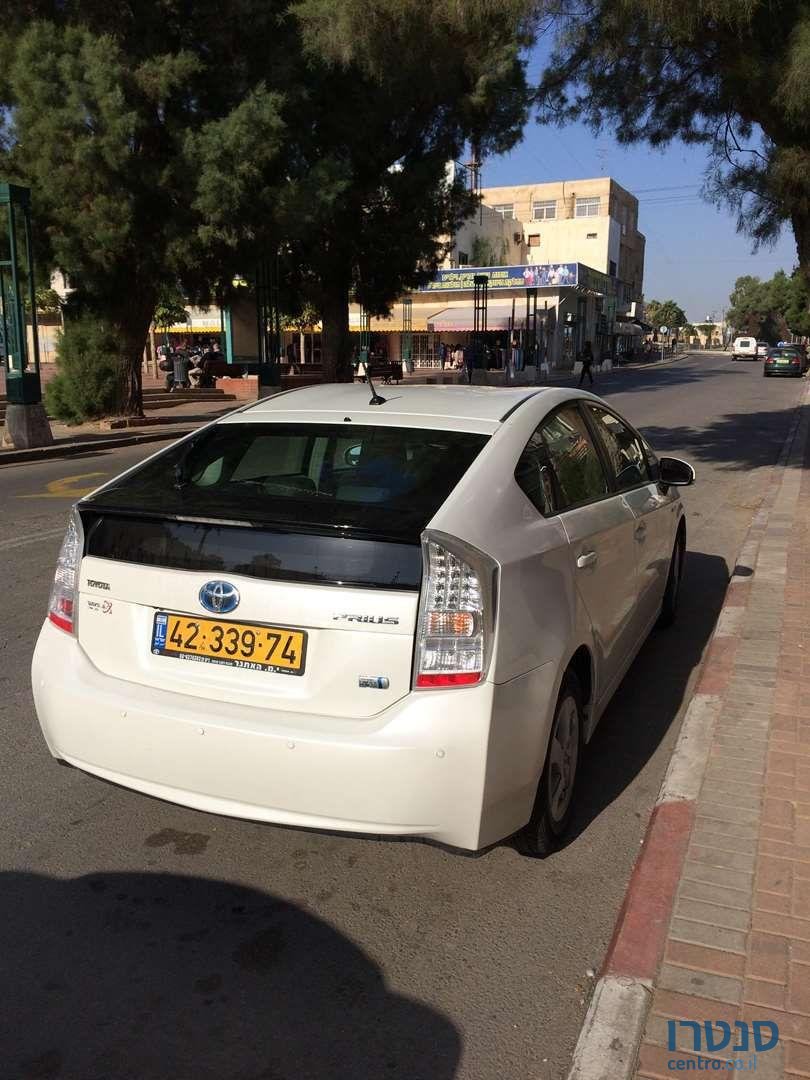 2011' Toyota Prius טויוטה פריוס photo #2