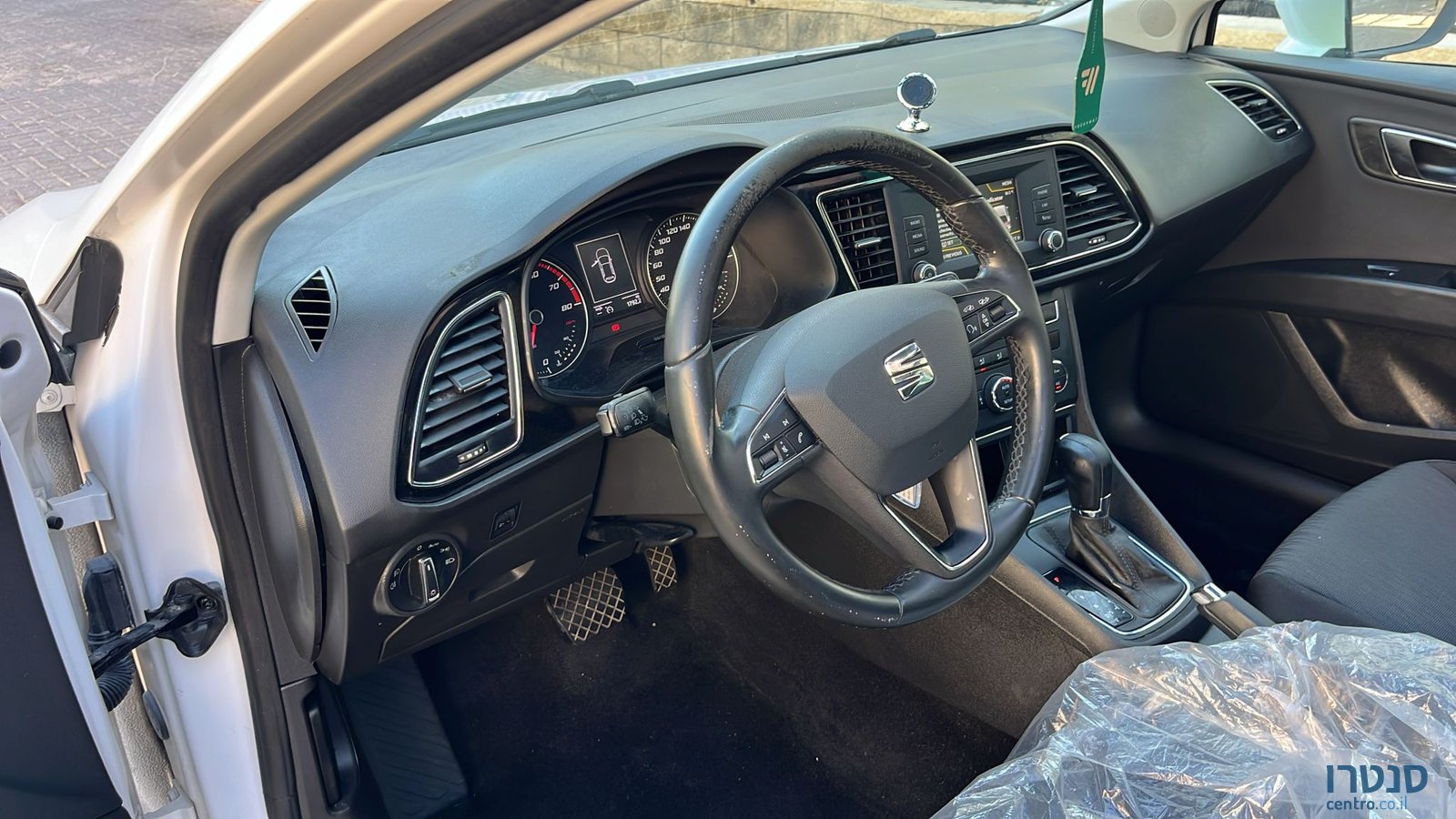 2016' SEAT Leon photo #2