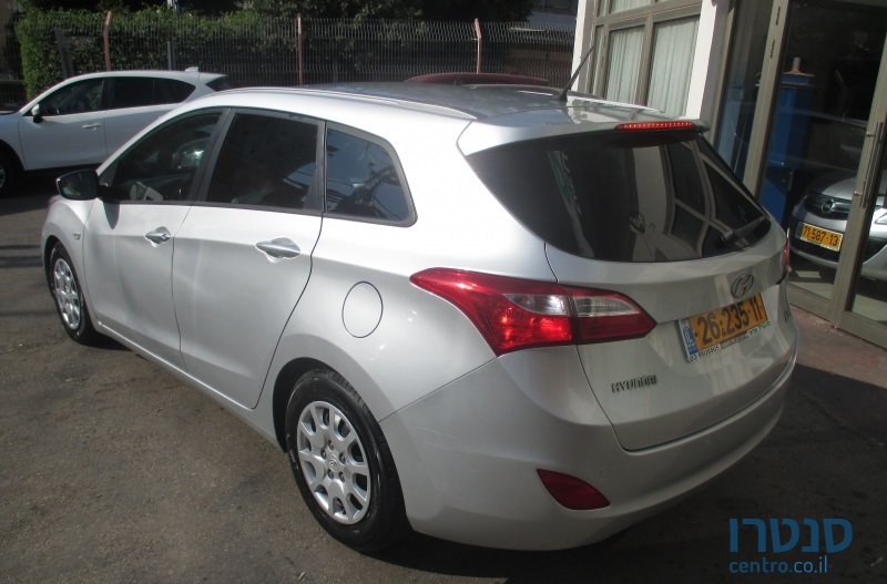 2011' Hyundai i30 photo #2