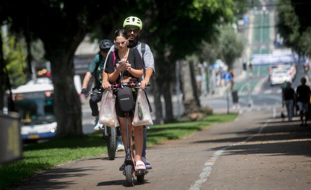 Водителей электросамокатов в Тель-Авиве захлестнула волна выписанных с помощью камер видеонаблюдения штрафов