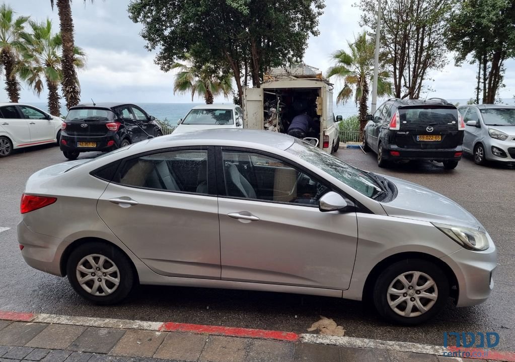 2014' Hyundai i25 יונדאי photo #3