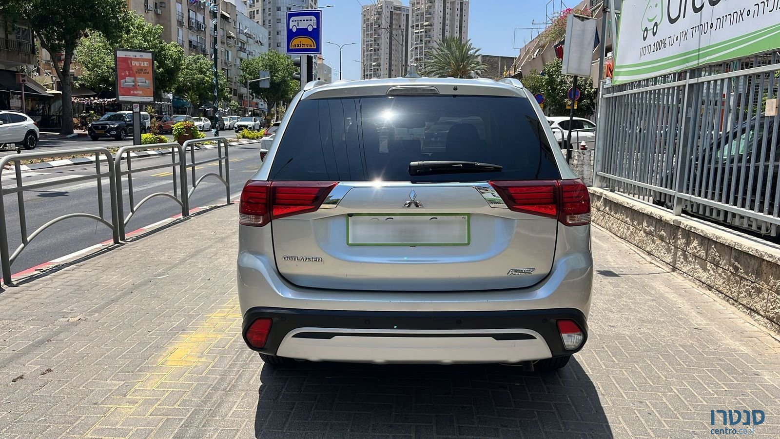 2020' Mitsubishi Outlander photo #5