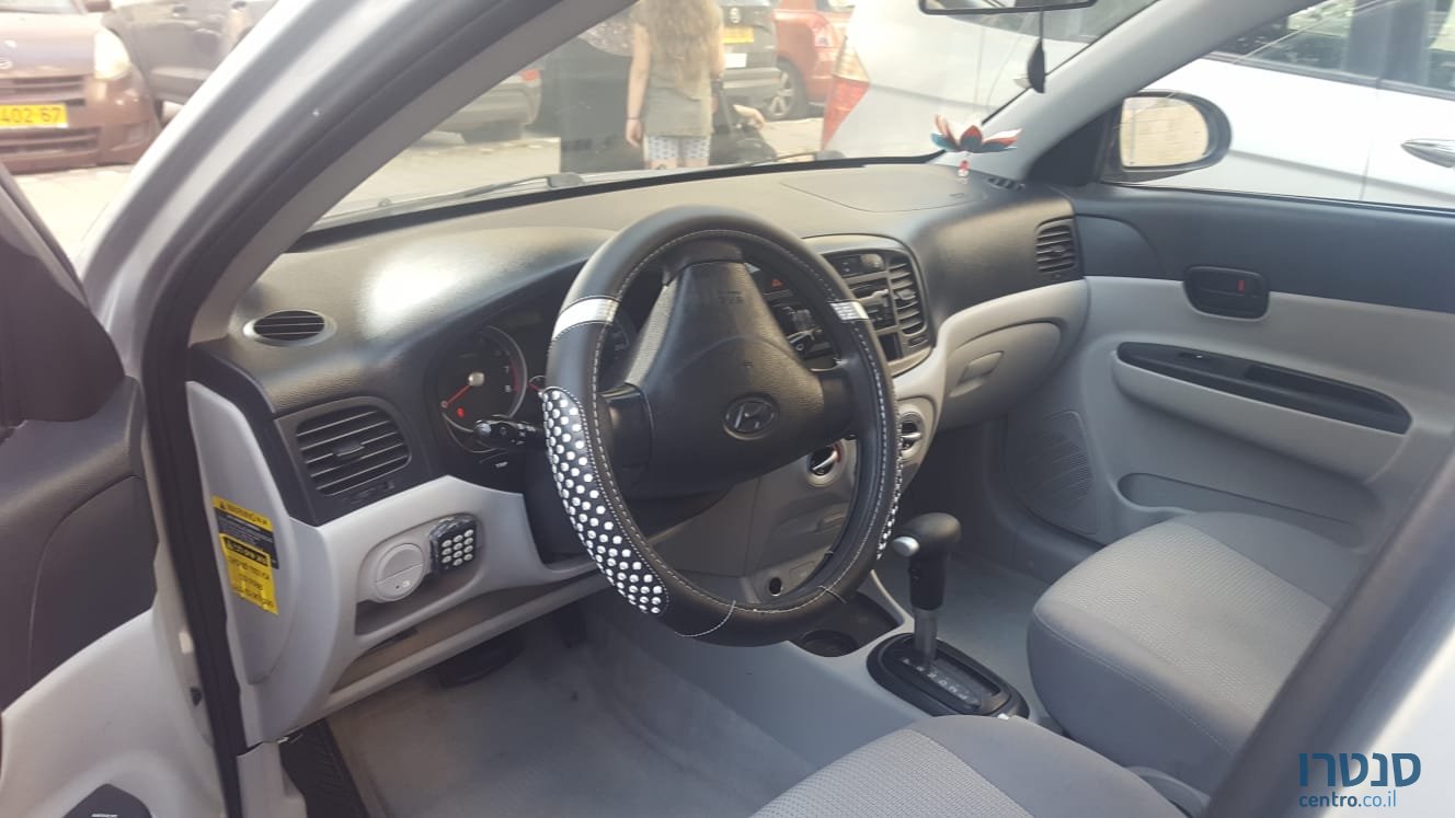 2011' Hyundai Accent photo #2