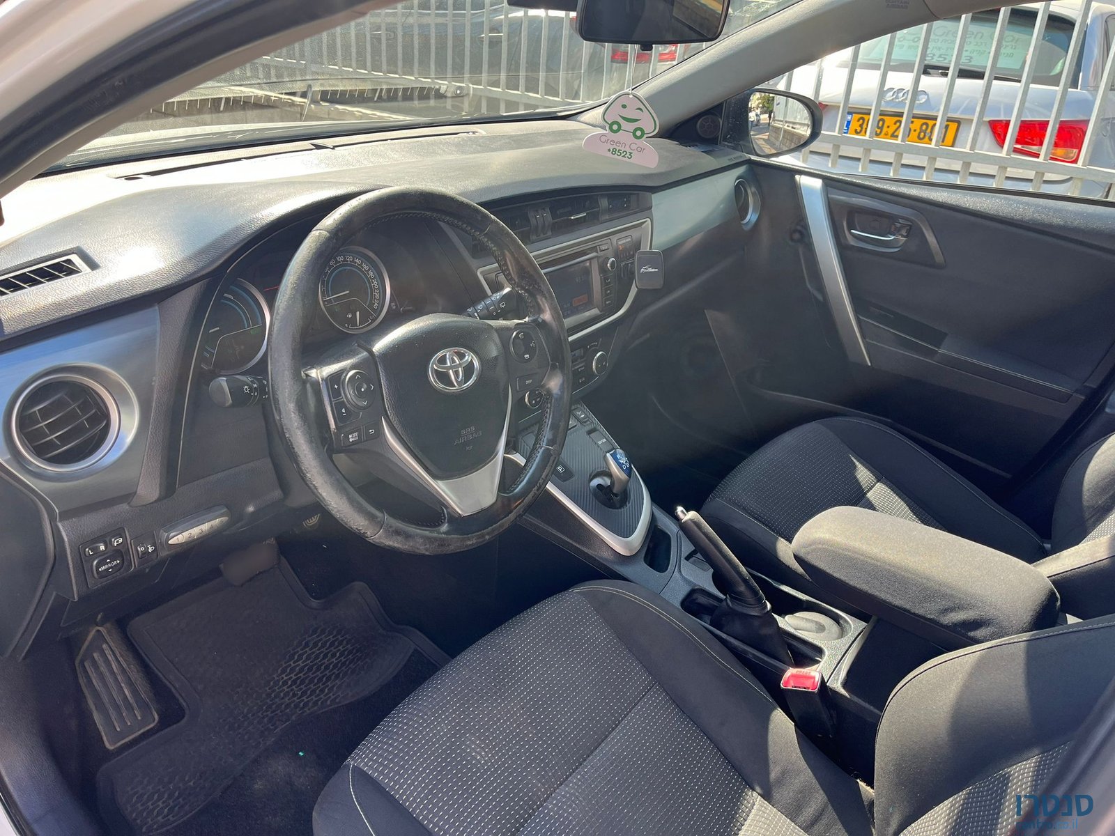 2015' Toyota Auris photo #2