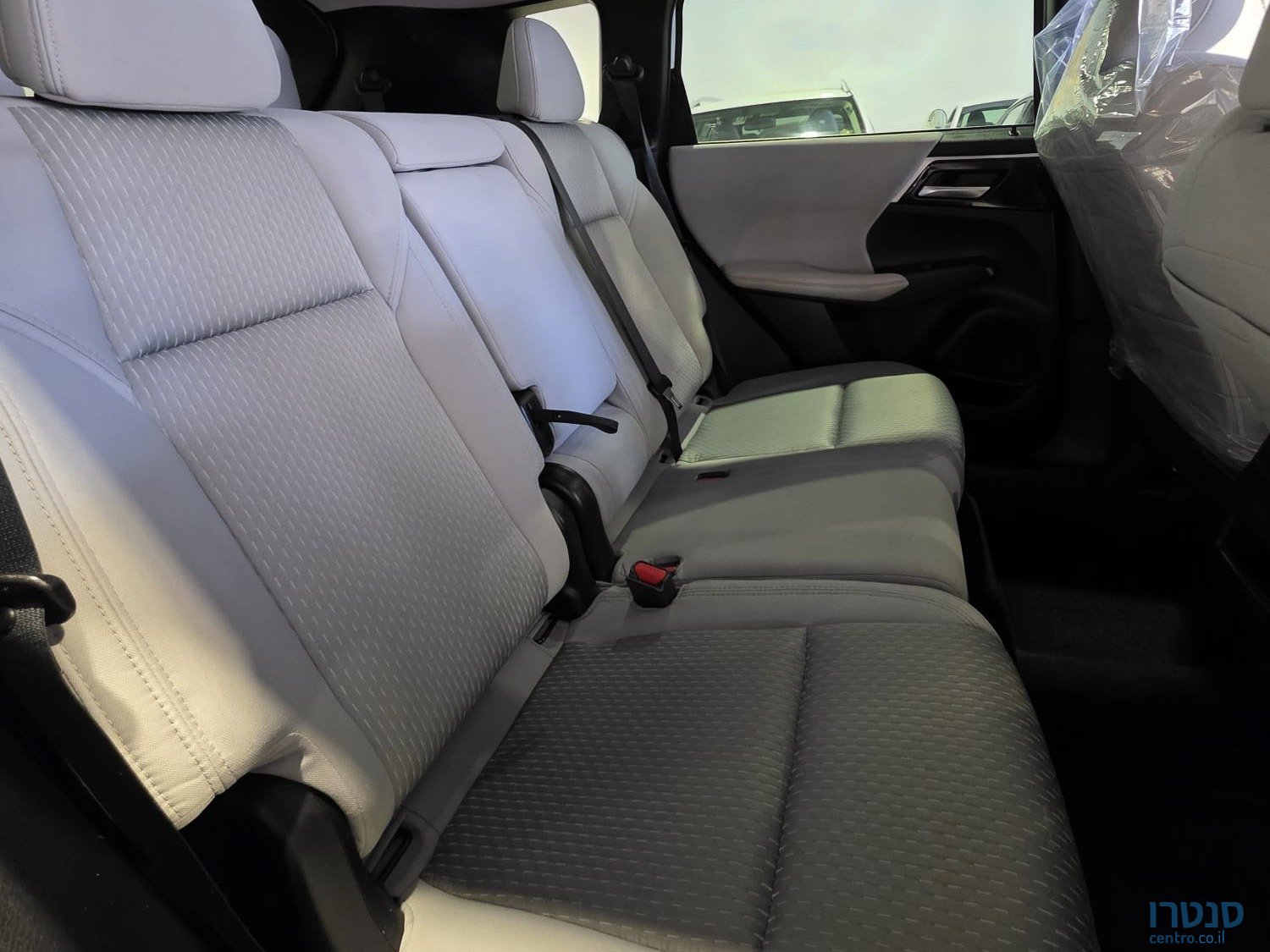 2023' Mitsubishi Outlander photo #7