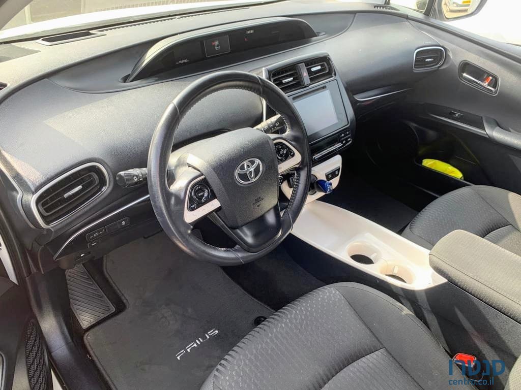 2016' Toyota Prius Plug-in Hybrid photo #3