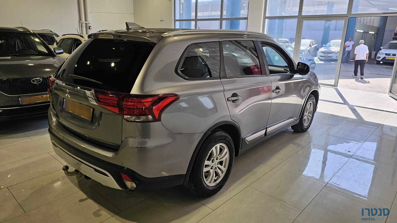 2021' Mitsubishi Outlander photo #3
