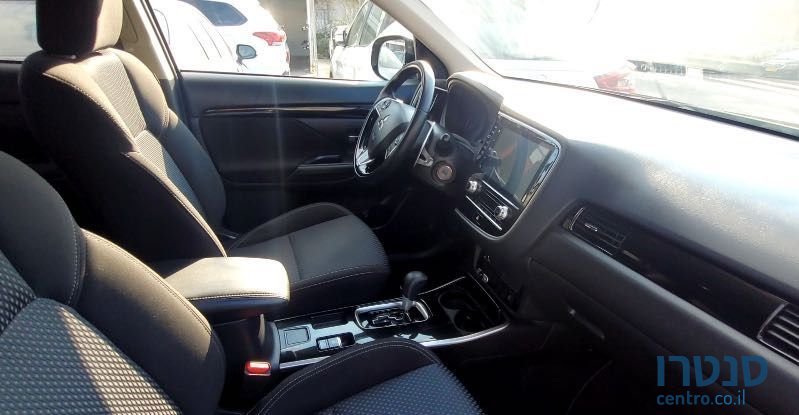 2020' Mitsubishi Outlander מיצובישי אאוטלנדר photo #3