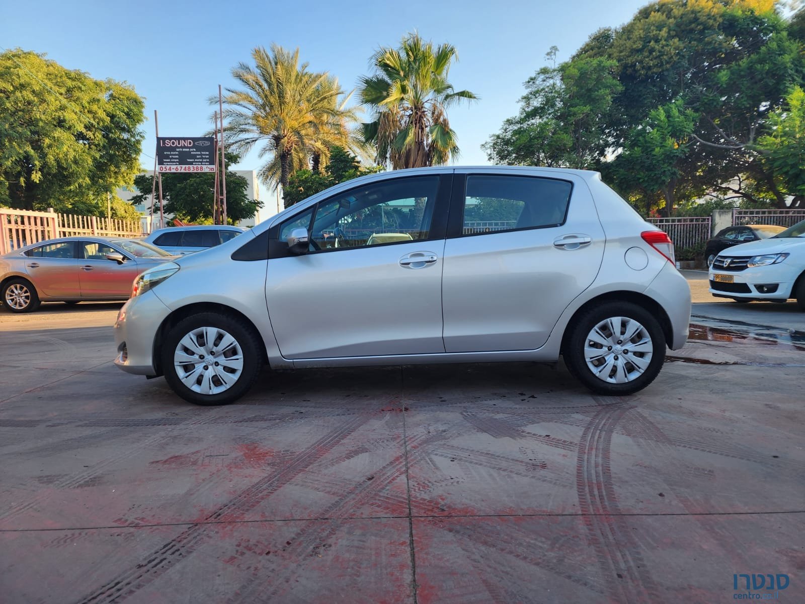 2014' Toyota Yaris photo #1