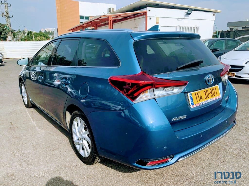 2017' Toyota Auris photo #2