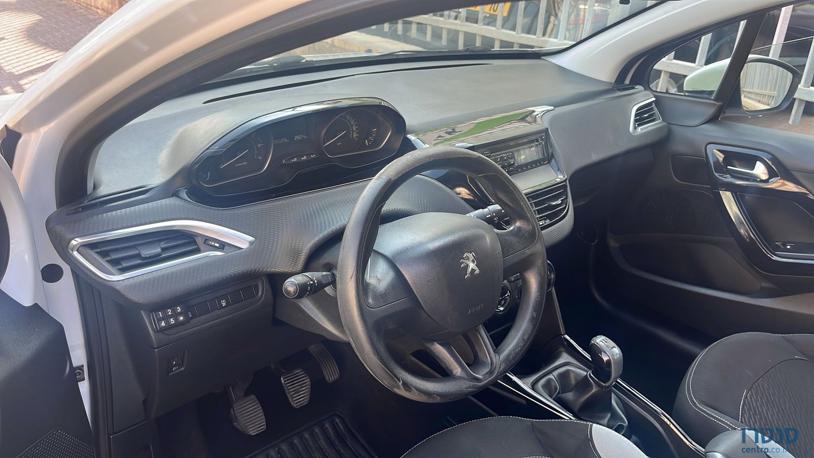 2016' Peugeot 2008 photo #7