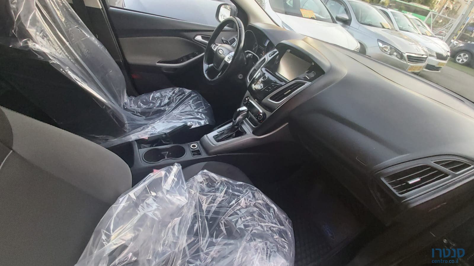 2014' Ford Focus photo #3