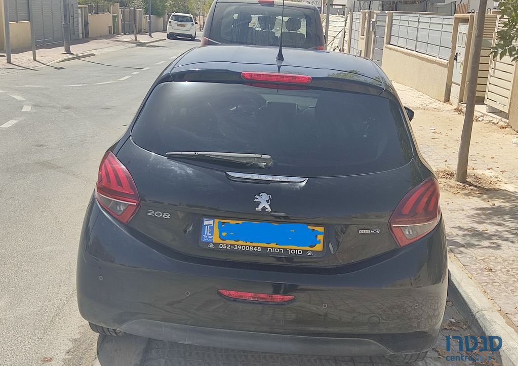 2017' Peugeot 208 פיג'ו photo #3