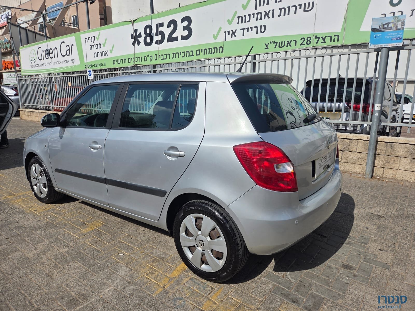 2011' Skoda Fabia photo #5