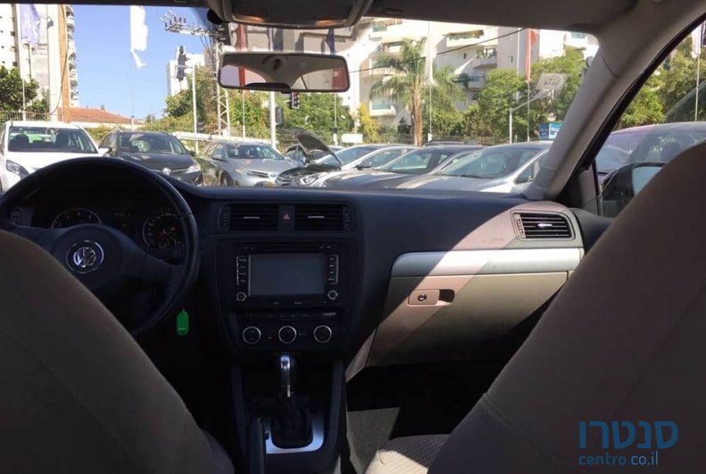 2015' Volkswagen Jetta photo #3