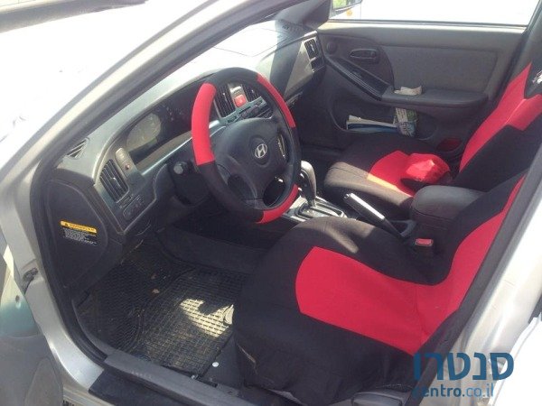 2005' Hyundai Elantra photo #4