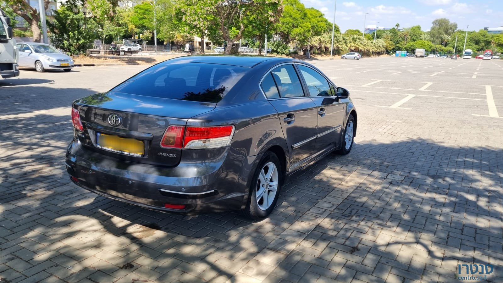 2012' Toyota Avensis photo #4