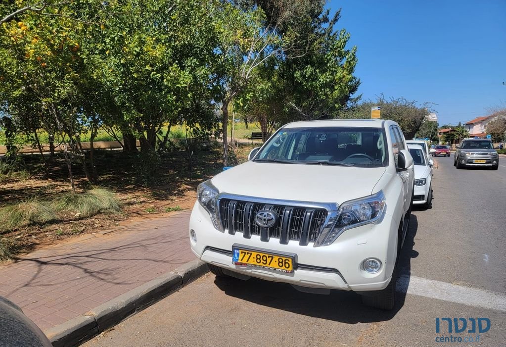 2017' Toyota Land Cruiser טויוטה לנד קרוזר photo #3