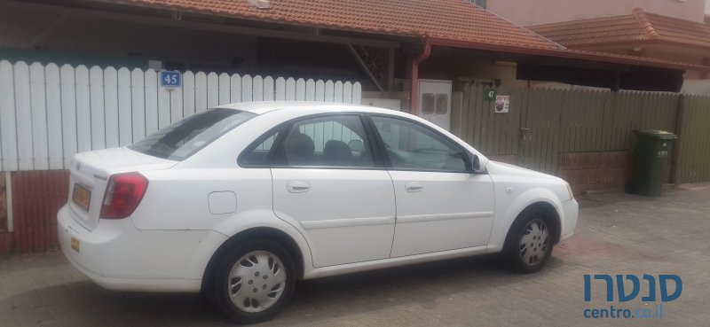 2004' Chevrolet Optra photo #1