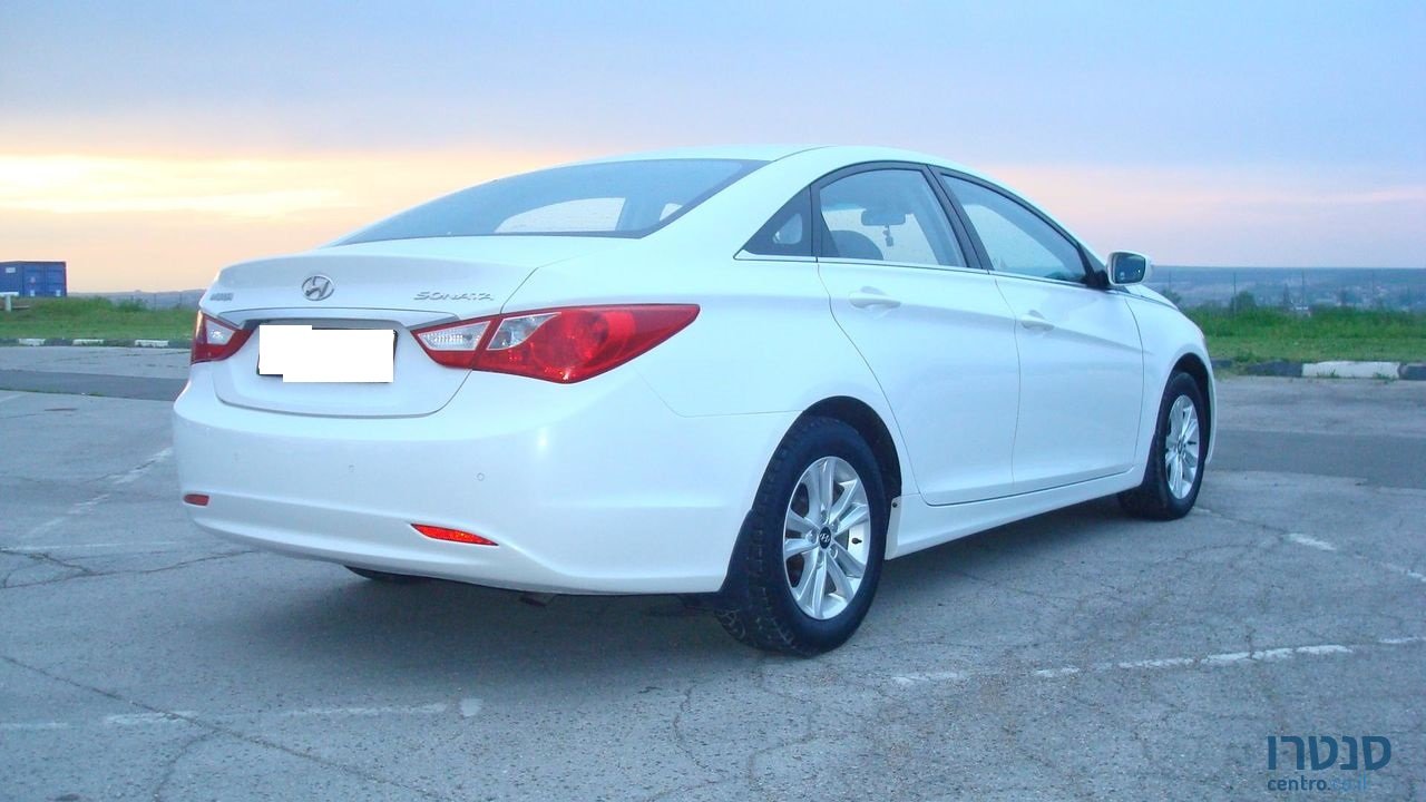 2011' Hyundai Sonata photo #4